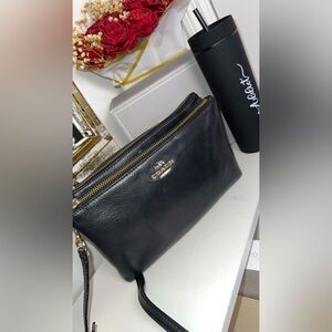 Coach Double Zip Crossbody Bag – Black Pebbled Leather